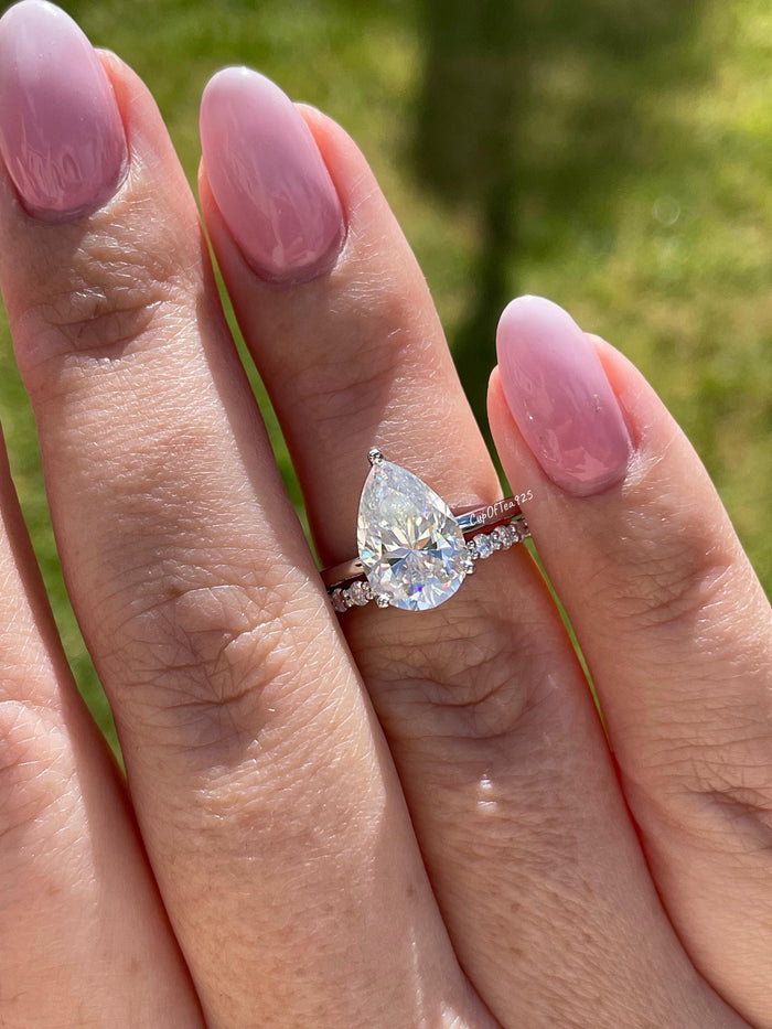 4CT pear cut moissanite engagement ring set, sterling silver ring set, tear drop moissanite ring, pear cut engagement ring in gold vermeil