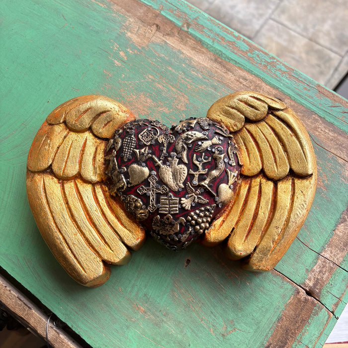 Milagros Rounded Wings Sacred Heart