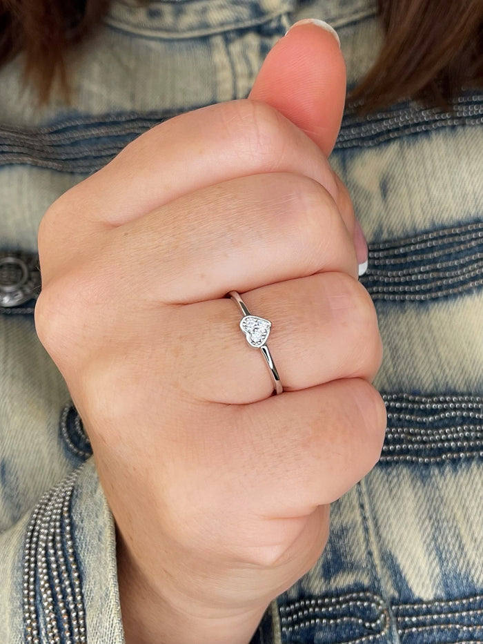 Minimalist ring. Sterling Silver 925 Heart Shaped Ring with CZ Diamonds Dainty ring