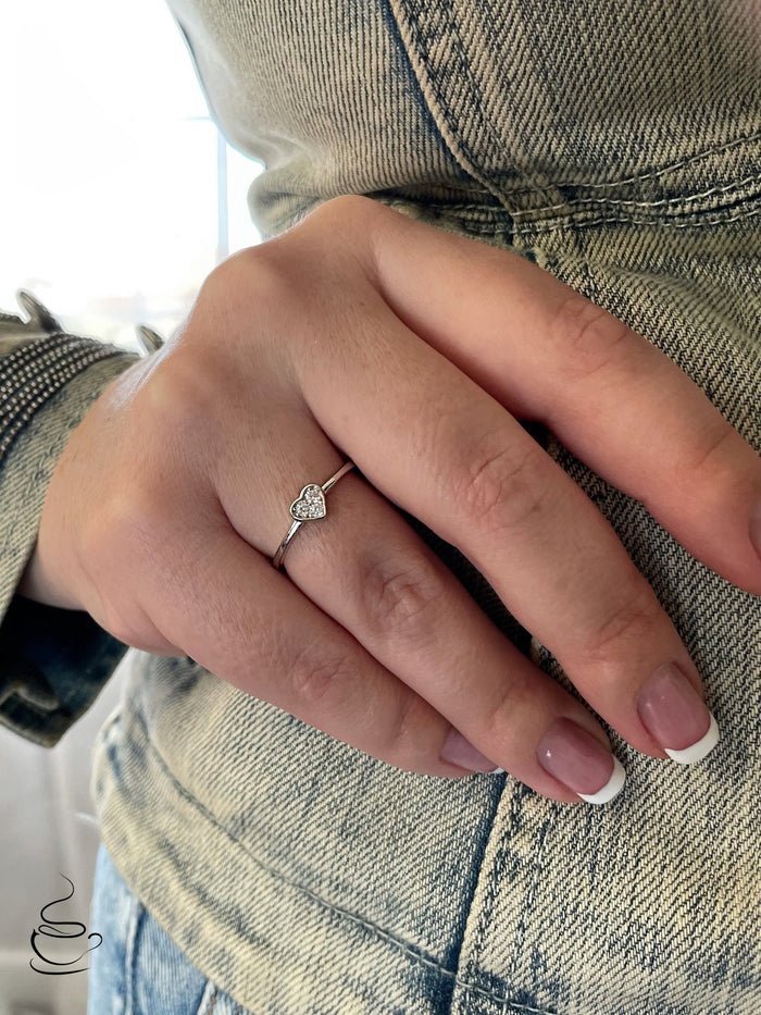 Minimalist ring. Sterling Silver 925 Heart Shaped Ring with CZ Diamonds Dainty ring
