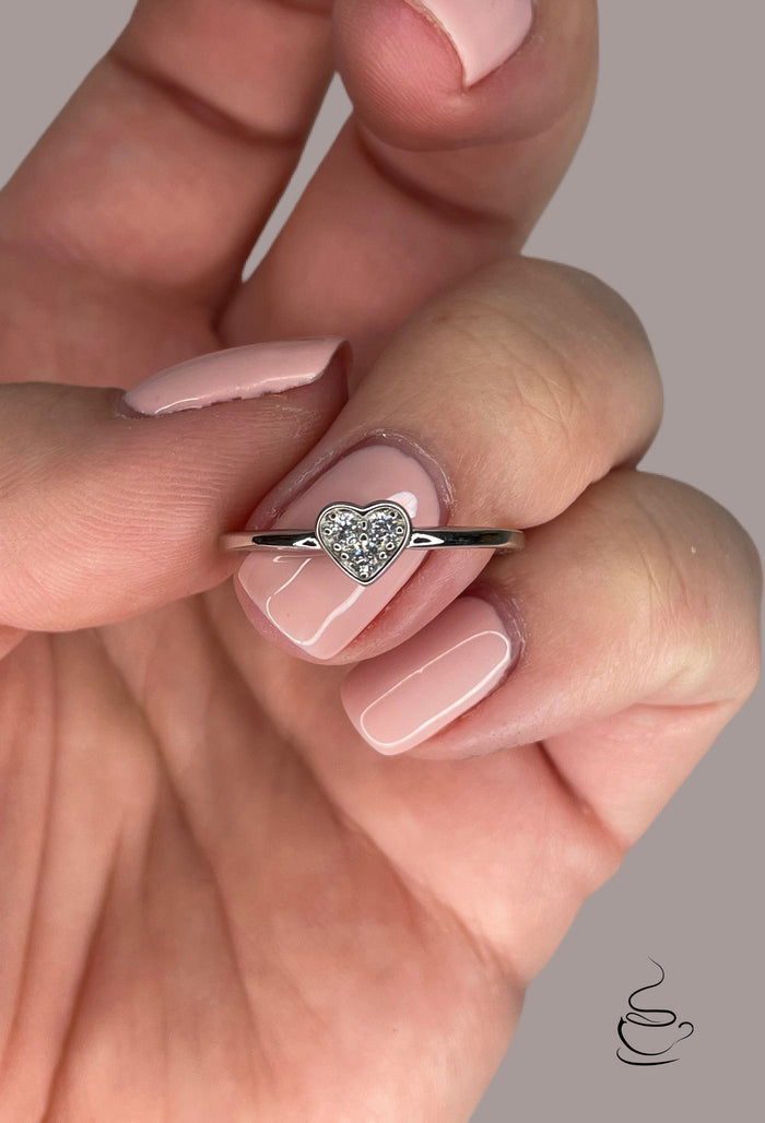 Minimalist ring. Sterling Silver 925 Heart Shaped Ring with CZ Diamonds Dainty ring