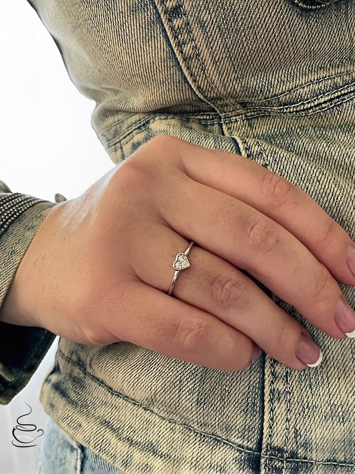 Minimalist ring. Sterling Silver 925 Heart Shaped Ring with CZ Diamonds Dainty ring