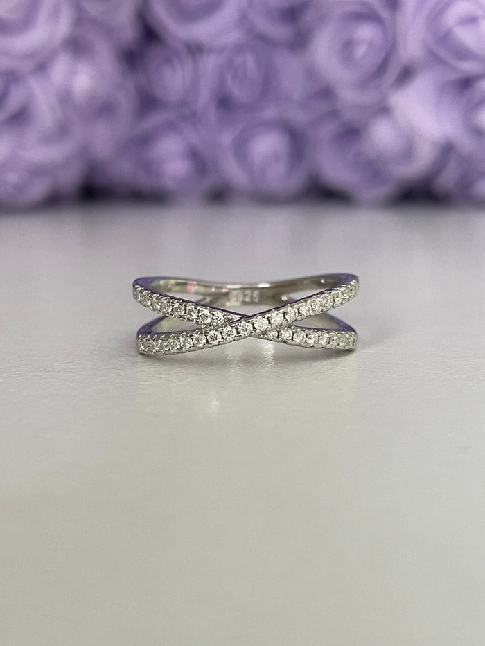 Moissanite. Sterling Silver 925 Criss Cross Ring With Moissanite