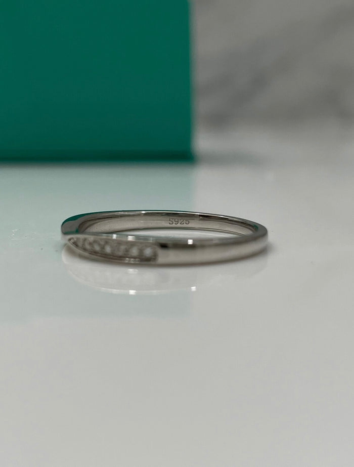 Moissanite. Sterling silver 925 curved moissanite band.