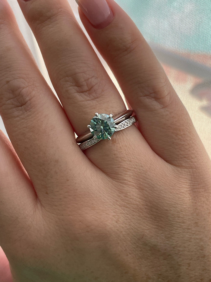 Moissanite. Sterling Silver 925 engagement rings set with 2CT round green Moissanite and curved moissanite band