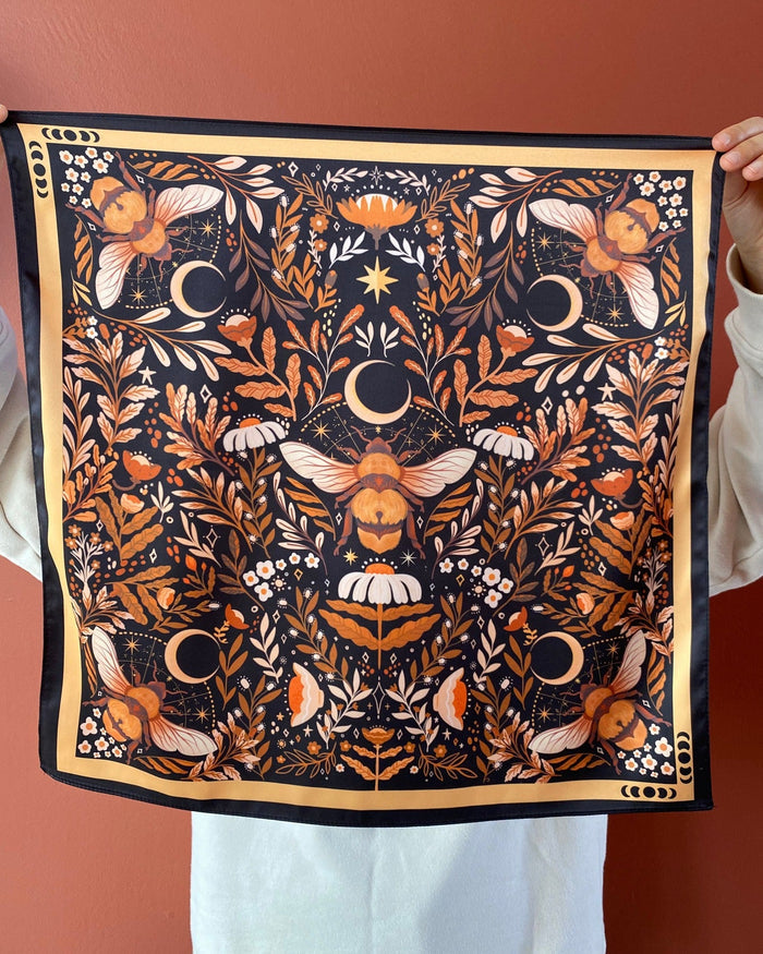 Queen Bee Motive Scarf