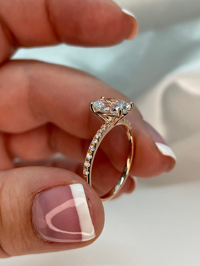 Rose gold vermeil, yellow gold vermeil, silver 925 Engagement Ring with 2CT oval cut simulated diamonds or moissanite