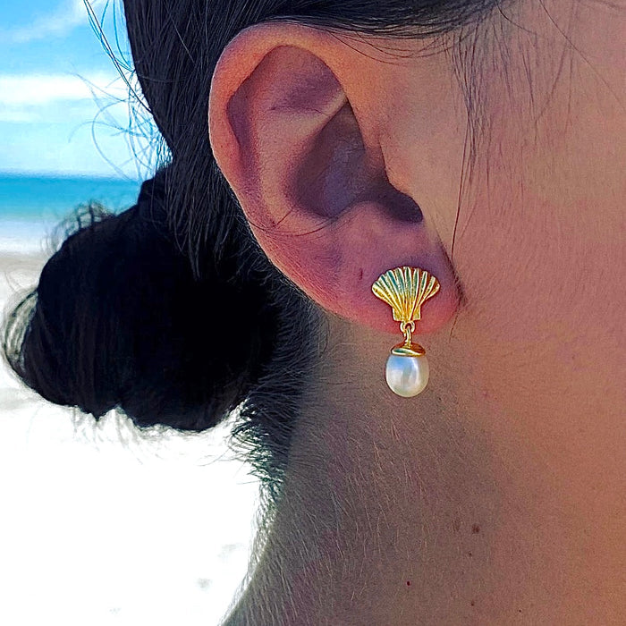 Gold shell studs