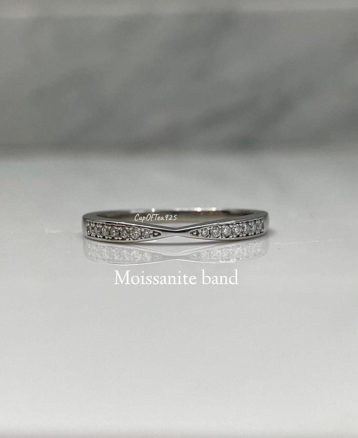Sterling Silver 925 Bridal set with 1.5CT oval cut CZ simulated diamond solitaire engagement ring and curved moissanite band.