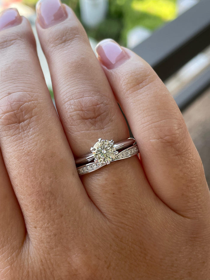 Sterling Silver 925 bridal set with 1CT round brilliant cut D VVS moissanite solitaire and curved moissanite wedding bend.