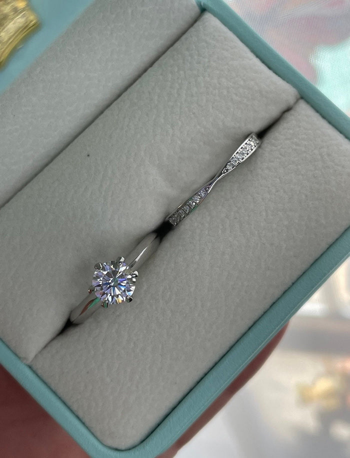 Sterling Silver 925 bridal set with 1CT round brilliant cut D VVS moissanite solitaire and curved moissanite wedding bend.