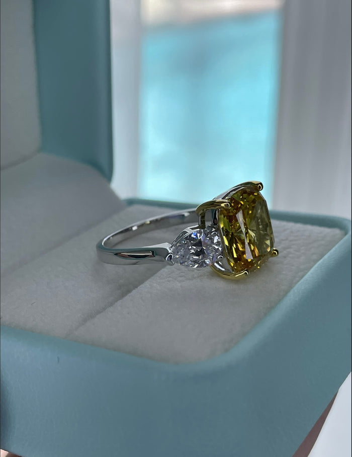 Sterling Silver 925 engagement ring with 4CT Cushion Cut Citrine