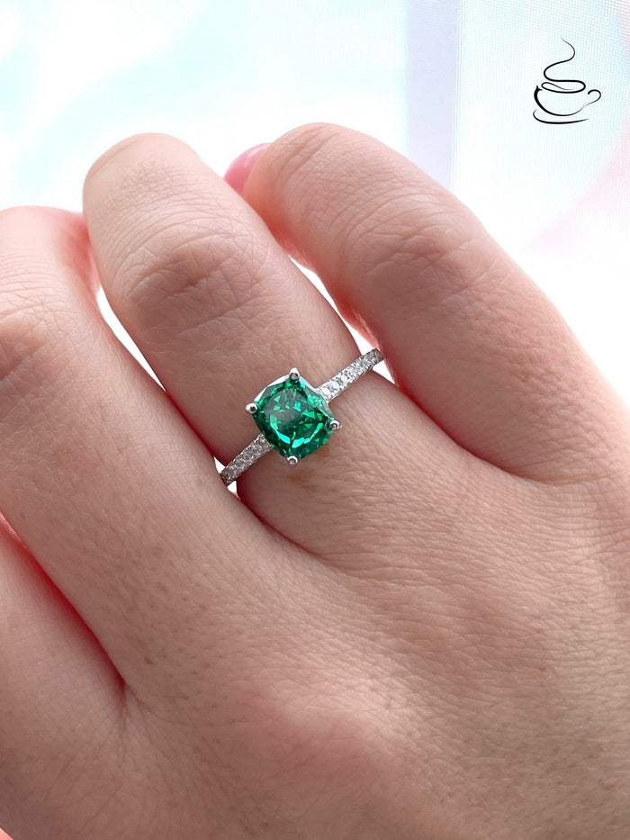 Sterling Silver Crushed Ice Green Emerald Ring: 1.2CT CZ Simulated Diamond