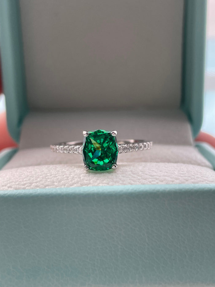 Sterling Silver Crushed Ice Green Emerald Ring: 1.2CT CZ Simulated Diamond