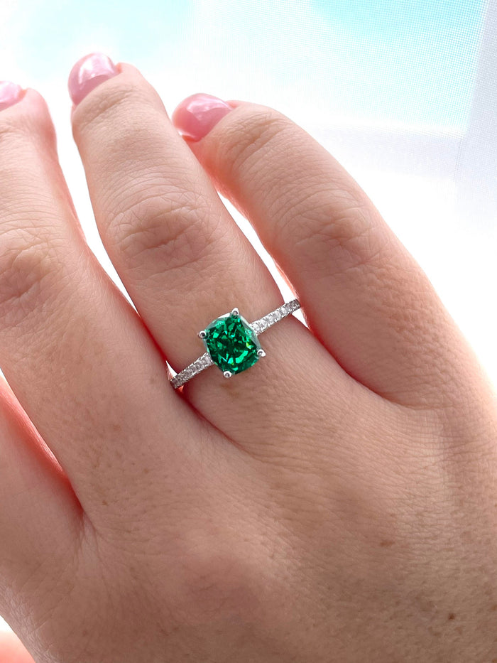 Sterling Silver Crushed Ice Green Emerald Ring: 1.2CT CZ Simulated Diamond