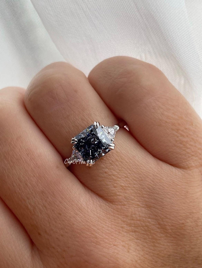 The Joy. Crushed ice 3CT black, dark blue simulated diamond in sterling silver 925. Engagement ring, promise ring, 3 stone ring