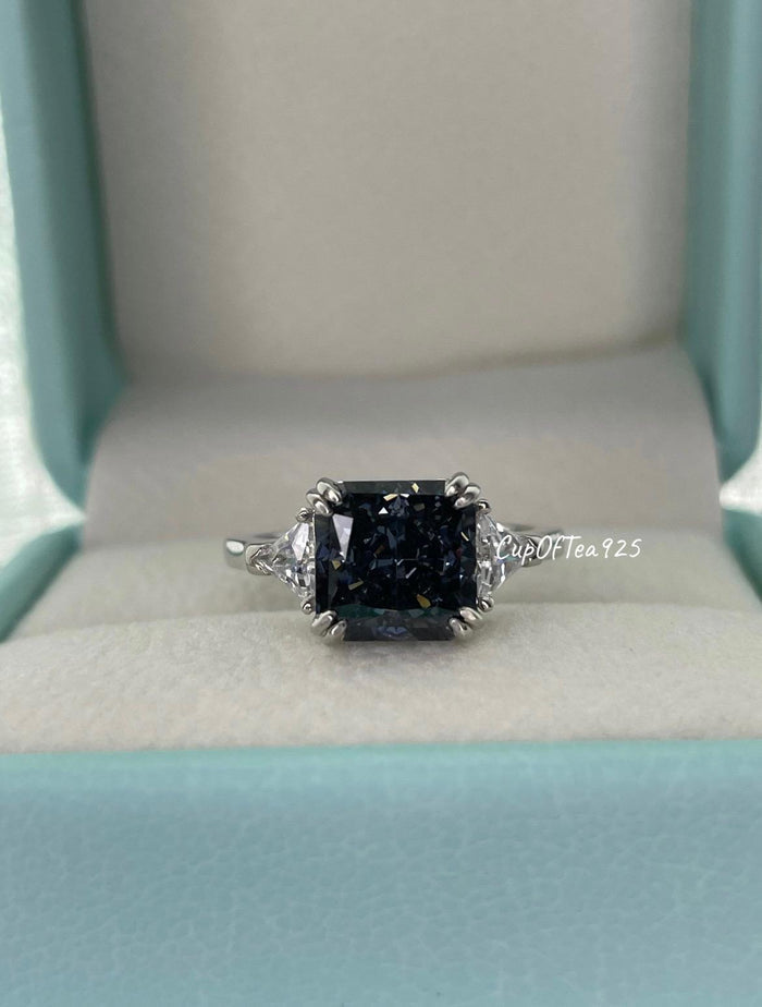 The Joy. Crushed ice 3CT black, dark blue simulated diamond in sterling silver 925. Engagement ring, promise ring, 3 stone ring