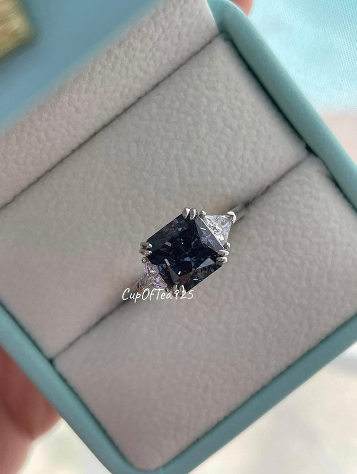 The Joy. Crushed ice 3CT black, dark blue simulated diamond in sterling silver 925. Engagement ring, promise ring, 3 stone ring