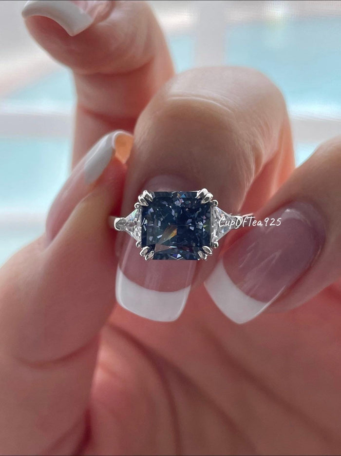 The Joy. Crushed ice 3CT black, dark blue simulated diamond in sterling silver 925. Engagement ring, promise ring, 3 stone ring