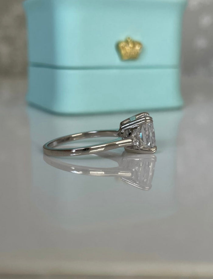 The Joy. Sterling Silver 925 engagement ring with clear crushed ice simulated diamond