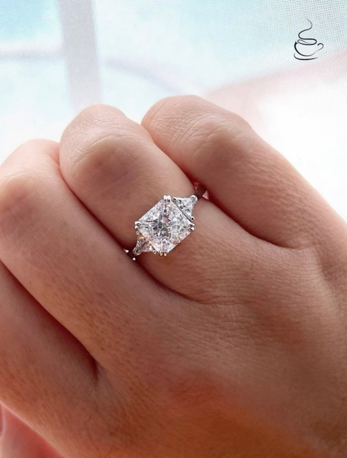 The Joy. Sterling Silver 925 engagement ring with clear crushed ice simulated diamond