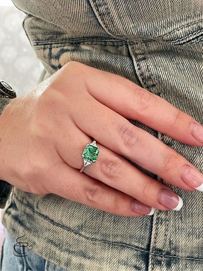 The Joy. Sterling Silver 925 ring with green emerald crushed ice simulated diamond