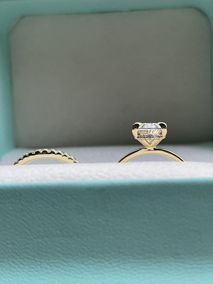 Yellow gold vermeil, Sterling silver 925 engagement ring set with 2.5CT oval cut simulated diamond and curved wedding band