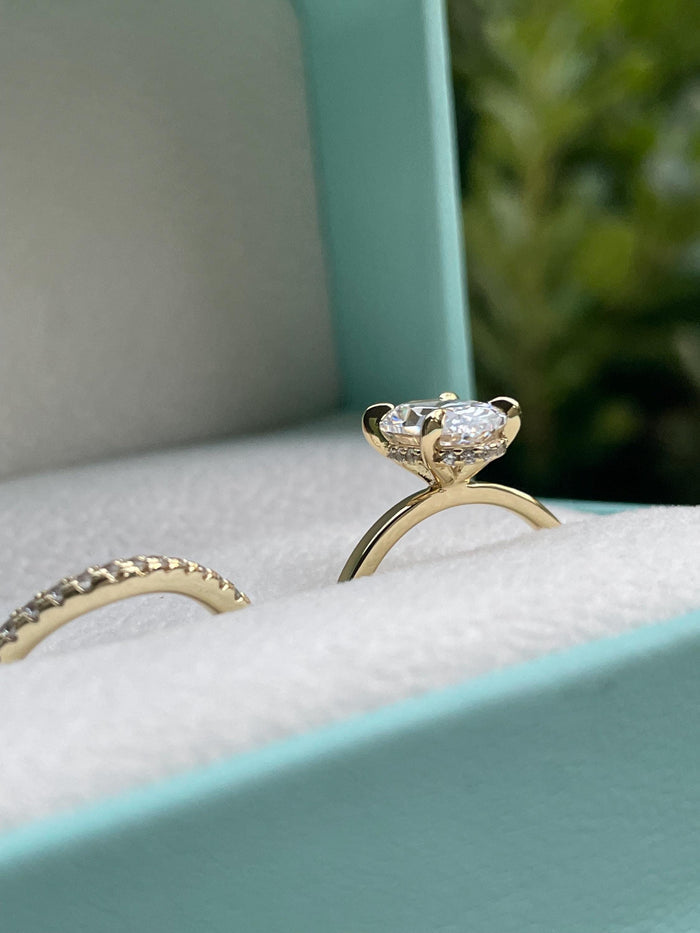 Yellow gold vermeil, Sterling silver 925 engagement ring set with 2.5CT oval cut simulated diamond and curved wedding band